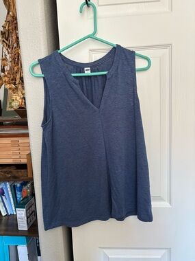 Old Navy Navy V-Neck Sleeveless Tank